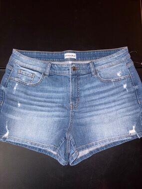 #SB962 - NWT Studio Blue Distressed Women's Denim Shorts - 16W